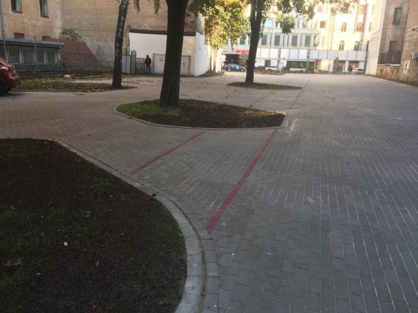 Bruģēta autostāvvieta 1600m2 Brīvības iela 35, Rīga. Pasūtītājs “Unipark”.