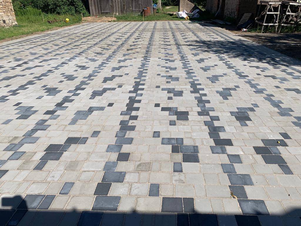BRUĢĒTĀ LAUKUMA IZBŪVE (500M2) DOLES SALĀ.